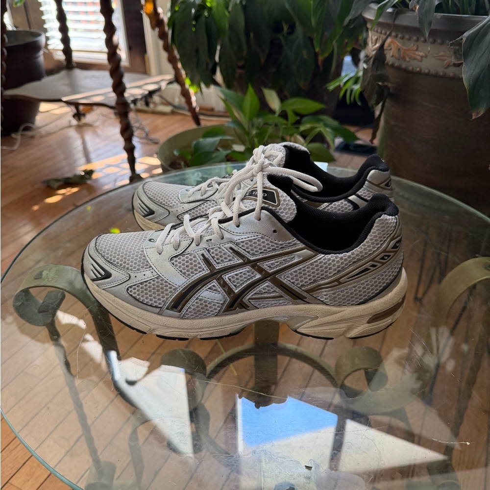 ASIC gel style running shoe Men’s